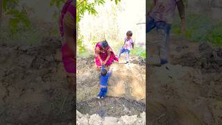 बच्चे गड्ढे में गिर गए#short #bollywood #viralvideo