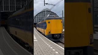 #treinleven Icm 4220 vertrekt uit Amsterdam Centraal