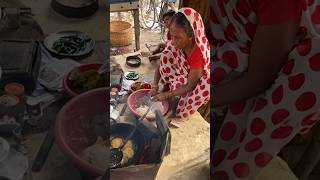 60 Years Old Hard Working Amma Selling Aloo Ke Parathe | #alookeparathe #shorts #shortvideo