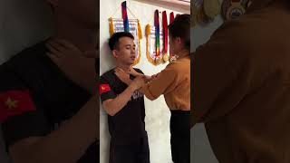 Tự Vệ Nữ Bị Nắm Cổ Vào Tường #shorts #kungfu #vothuat