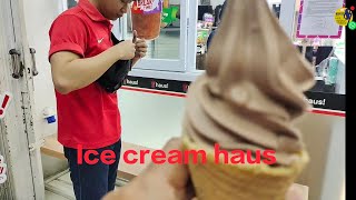 Jajan ice cream coklat di cafe HAUS‼️Murmer harga cuma  RP 8000 an tapi enak banget