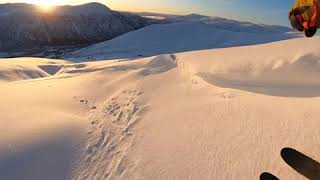 Klaus Finne køyrer elve-halfpipe i Myrkdalen