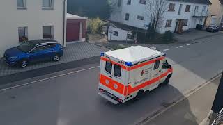 RTW Triberg auf Einsatzfahrt durch Schönwald