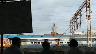 Dadar- Bhuj Sayaji Nagri Express Departing Valsad