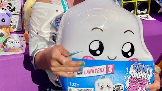 Unboxing the Fun: Sofia Explores Lankybox Series 5 Surprises, Giant Milky Mystery Set!