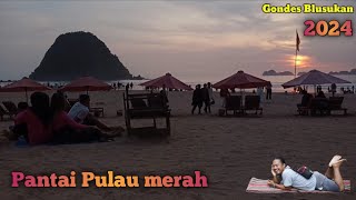 Pantai Pulau merah // Red Island banyak pengunjung d Tahun baru