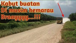 Jalan kalimantan ketika musim kemarau