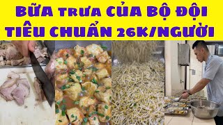 Bữa trưa 26k của bộ đội ăn món thịt luộc, đậu phụ sốt cà chua, giá đỗ xào, trứng tráng cuộn.