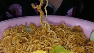 makan Indomie goreng lalap JENGKOL