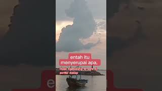 Fenomena alam subhannallah entah itu menyerupai orang sedang apa..?