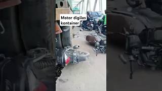 Motor Digilas Kontainer Di Tol2#shorts#musibah #motordigilaskontainer#pontianak