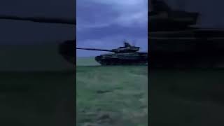 Украинские вояки угнали z танк, вернут когда починят. Или видео на реверсе ?