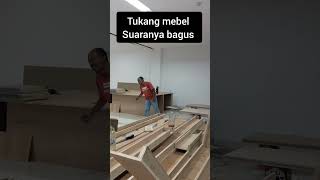 tukang mebel bersuara emas