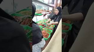 Warung Makan Bu Ani Ramai