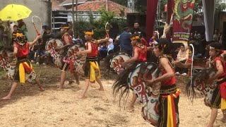 Tarian pembuka senterewe sek esek jaranan Putro Joyo Manggolo di gg PU Dempo Raya Bandar lampung.