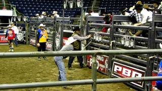 Devon Weaver rides Wolf Boy for 90 pts - 1/22/11 - PBR Touring Pro Division