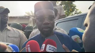 Ousmane SONKO est arrivé à son lieu de vote, école HLM Néma