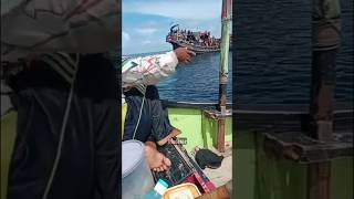 Para nelayan Halau pengungsi Rohingya di laut #nelayan #indonesia #fypシ