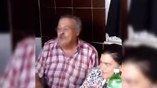 O meu avo cantando