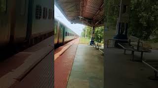 Radhikapur Kulik Express LHB Coach High Speed #13054 Dn line#horn #shorts #video #crossing