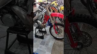 FMF Honda cr 250cc Cogiendo forma #motos #motocross #racing