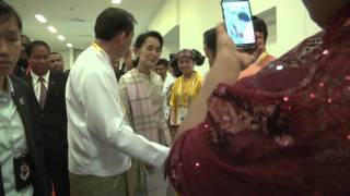 Vol 3 Daw Aung San Suu Kyi Meeting With Myanmar Families in Singapore