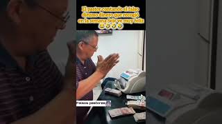 Pastor contando el falso diezmo dinero, cualquier parecido a la realidad es pura coincidencia.