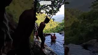 Keseruan Mandi di Kolam Air Terjun di Tengah Hutan #shorts