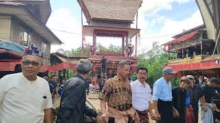 Semua Keluarga Ikut Ma'badong (Nyanyian Duka) Dalam Ritual Rambu Solo' TORAJA