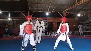 Latihan sparing Atlet Taekwondo