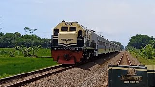 Kereta Api Bengawan ditarik lokomotif Vintage CC 201 83 31 SMC