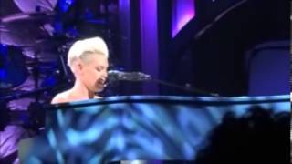 P!nk accidentally mentions Christina Aguilera at a live show