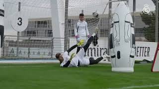 Entrenamiento de Arqueros Thibaut Courtois Goalkeeper Training @realmadrid