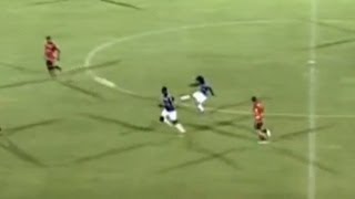 Alex Colon 'scores a Nayim' From HALFWAY: Deportivo Quito v Deportivo Cuenca ) 2013