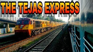 Continuous Honking by TEJAS EXPRESS Skips Kankavali in Speed | Mandovi Express | Konkan Railway