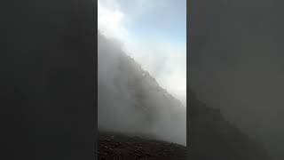 después de la erupcion unos derrumbes en el domo del volcán #activevolcano @GoPro @NatGeo