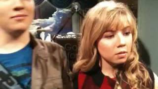 iCarlyBloopers - Possible Seddie?!