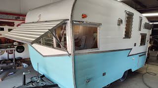 1961 SHASTA TEARDOWN PART 2. CANNED HAM VINTAGE CAMPER AIR RIDE.