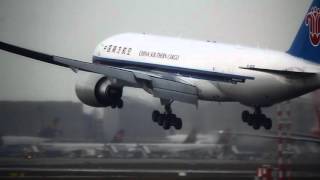 Rainy arrival of a China Southern Cargo Boeing 777