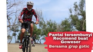 gowes kepantai tersembunyi bareng komunitas gotic