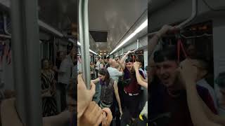 FANS DE MÓNICA NARANJO EN EL METRO DE SEVILLA 2023