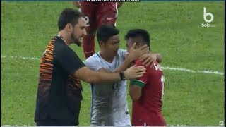 Respect!!! Pemain malaysia memberikan Support ke pemain indonesia agar tidak menangis