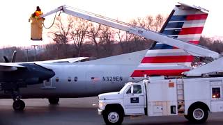 de Havilland Dash 8-311 at Lynchburg Airport - De-ice Ops!