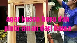 Agar kusen kayu dan pintu tidak mudah diserang hama