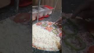 reagindo essa pizza frango e portuguesa