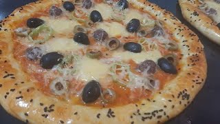 بيتزا 🍕محشية بالجبنة 🧀بالعجينة السحرية الي تعطيها خفة وبنة😋 أسرار لأول مرة راح تشوفيها 😋فيديو مفصل