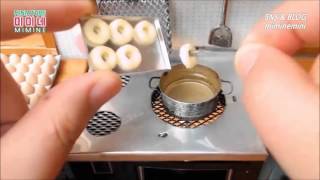 Cocinando donas en miniatura (el vídeo no es mío)