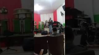 Adorando a Deus na Assembleia de Deus - Calvário...maravilhas😊😊 samba gospel