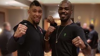 Johnny Walker e Jon Jones se encontram em Las Vegas