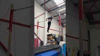 Don’t how he managed to fail like that 🤣 #stunts #calisthenics #freerunningvideos #failed #flips